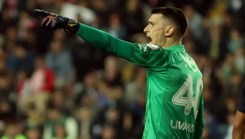 Fenerbahçe Kalecisi Livakovic: Saha Dışı Sorunlar Takımı Nasıl Etkiliyor?