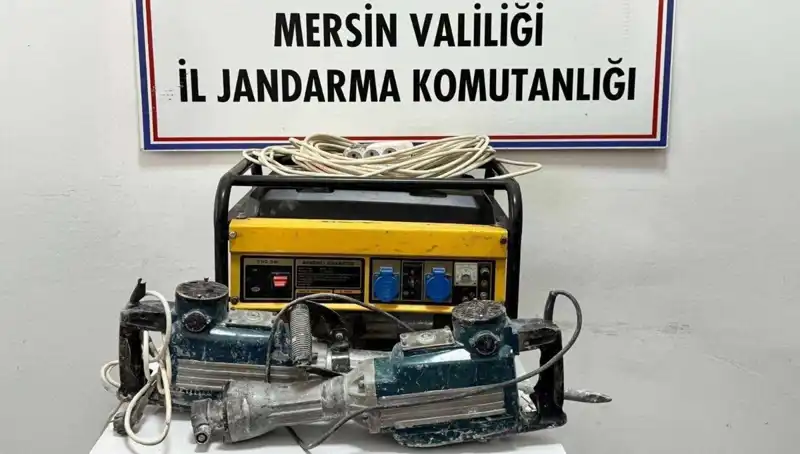 Mersin'de Kaçak Kazı Yaparken Yakalanan 8 Kişi Gözaltına Alındı!