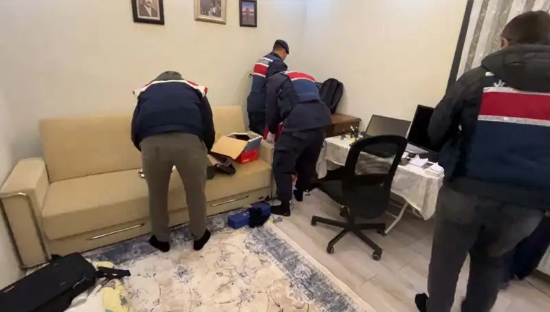 Türkiye Genelinde 11 İl'de DHKP-C Operasyonu: 30 Gözaltı Gerçekleşti