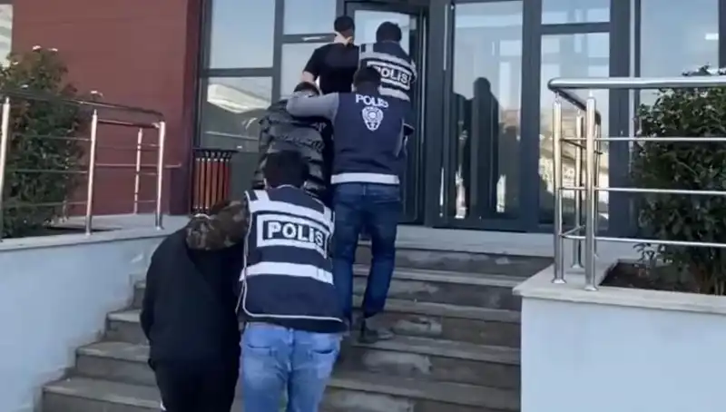 Korsan Taksi Kılığındaki Gaspçılar İstanbul'da Tehlike Saçtı!