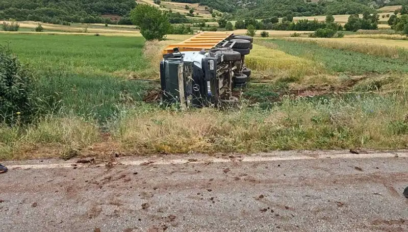 Tokat'ta Devrilen Kamyonda Feci Kaza: Hayatını Kaybeden Şoförün Korkunç Sonu