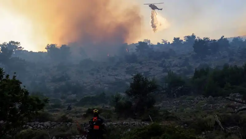 Eğriboz Adası'nda Orman Yangını Korkuttu: 2 Köy Tahliye Edildi