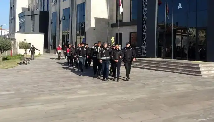 Oteldeki Balyozlu ve Bıçaklı Kavga: Şok Eden Sonuçları ve Gözaltılar