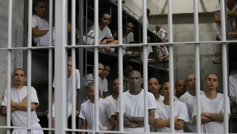 El Salvador: "Cehennemdeki" Göçmenler ABD'nin Sorumluluğunda