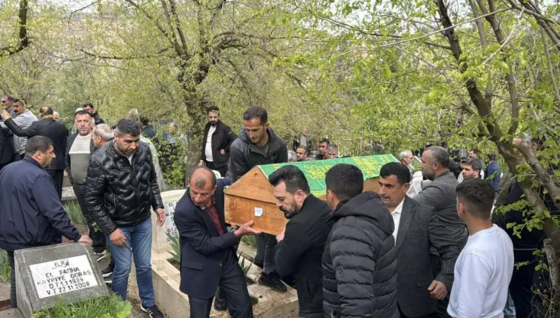 Karabük’teki Trafik Kazasında Hayatını Kaybedenlerin Cenazesi Diyarbakır’da Defnedildi