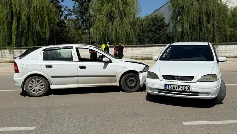 İki Otomobilin Çarpışması Sonucu İki Yara Aldı, Olayın Ayrıntıları Ortaya Çıktı