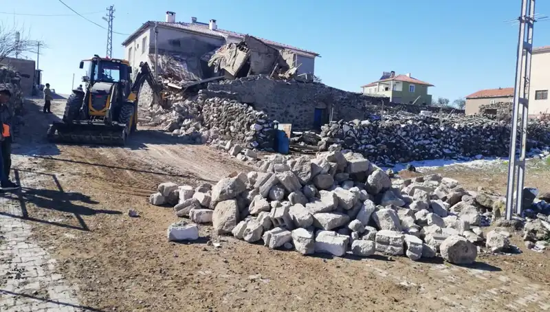 Kayseri'de Ahır Çökmesi: 35 Küçükbaş Hayvan ve 2 Eşek Telef Oldu, Şok Etkisi Yarattı