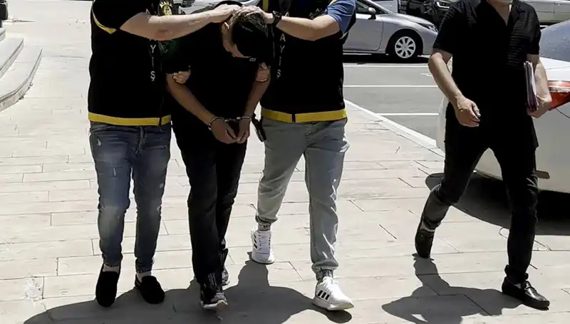 Mezarlıkta Hırsızlık Yapan Zanlı, Suçüstü Yakalandı: Olayın Detayları