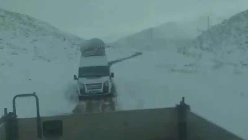 Siirt’te Karda Mahsur Kalan 13 Kişi İçin Kurtarma Operasyonu Gerçekleşti