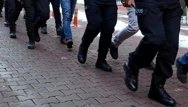 MİT ve Emniyet'ten Yüzlerce Kişiyi Kapsayan FETÖ Operasyonu