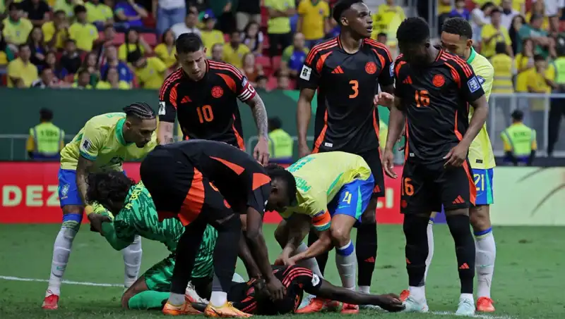 Galatasaraylı Davinson Sanchez’in Sahada Yaşadığı Korkunç Kaza ve Bilinç Kaybı Süreci