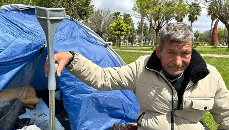 Kaza Sonrası Hayatı Değişen Adam: Parkta Yaşamak Zorunda Kaldı