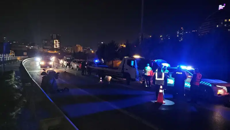 TEM Otoyolu'nda Şok Edici Kaza: Yol Ortasında Yatan Kişi Metrelerce Sürüklendi