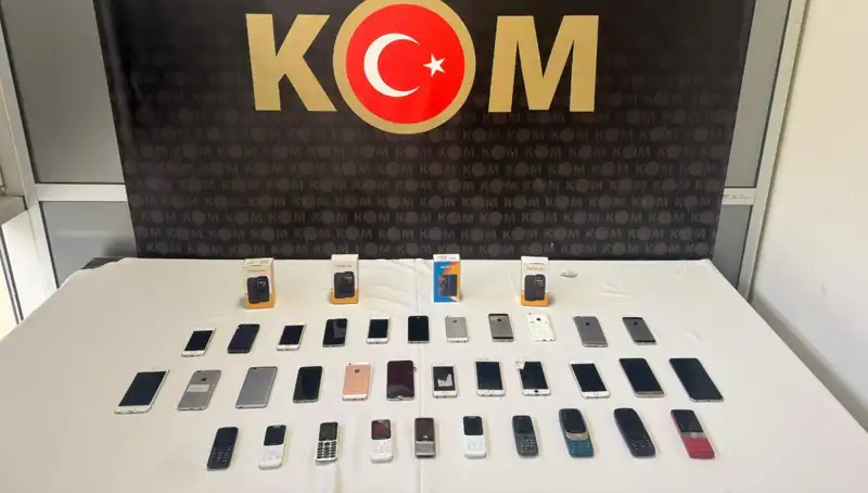 Gümrük Kaçağı 37 Cep Telefonu Operasyonla Ele Ge geçirildi!