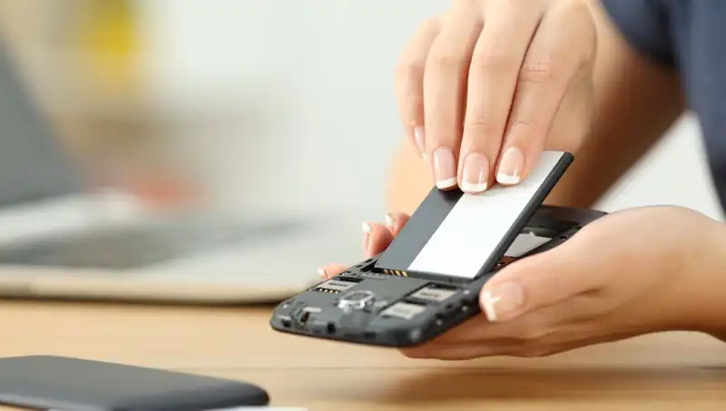 Xiaomi CEO'su Karpuz Testi İle Batarya Dayanıklılığını Gösterdi