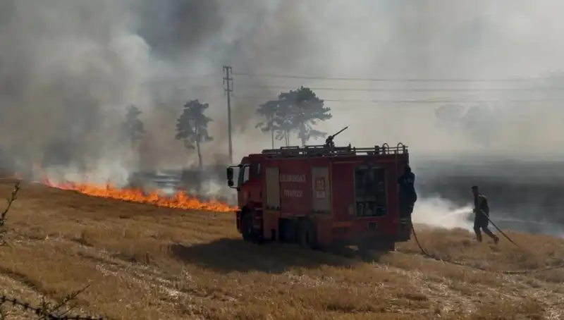 Kırklareli'nde Paniğe Neden Olan Anız Yangını Kontrol Altına Alındı