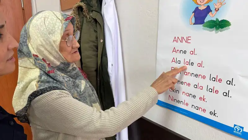 Hayatın Geç Döneminde Eğitim: Ayşe Teyze 65 Yaşında Okuma Yazma Öğreniyor