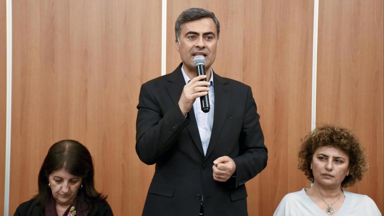 Van Büyükşehir Belediye Başkanı'na 3 yıl 9 ay hapis cezası aldı