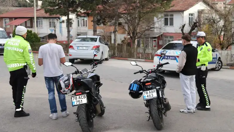 Trafikte Akrobatik Hareketler Yapanlara 11 Bin Lira Ceza Uygulanacak!
