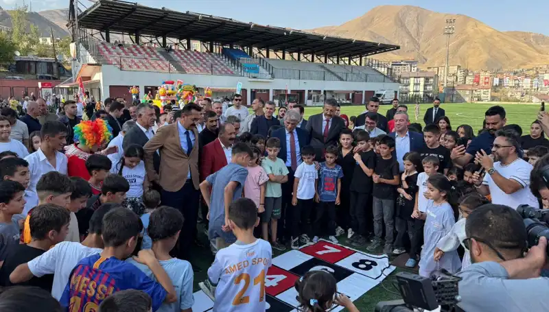 Hakkari'de Renkli ve Coşkulu Anadolu Şenliği Başladı!