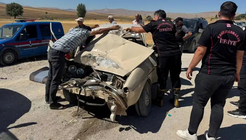Kahramanmaraş'ta Feci Kaza: Kamyonet ile Otomobil Çarpıştı, 2 Yaralı