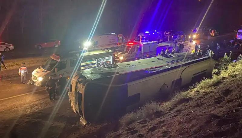 İşçi Servisi Şarampole Devrildi: 23 Kişi Yaralı ve Olay Anı