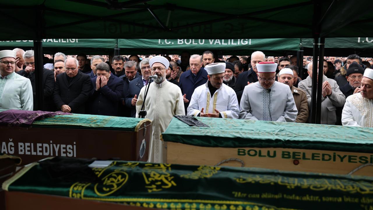 Cumhurbaşkanı Erdoğan, Bolu'da yangın faciasını yerinde inceledi.